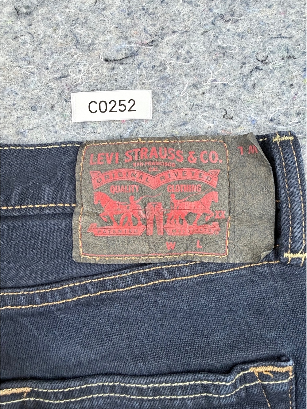 Levi's Dark Blue Denim Jeans 30x32 Mid Rise